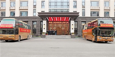 热烈欢送员工回家过年